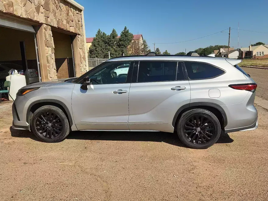 2023 Toyota Highlander Limited Platinum XLE XSE photo 1