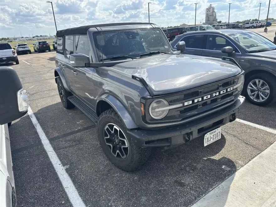 2022 Ford Bronco Outer Banks photo 1