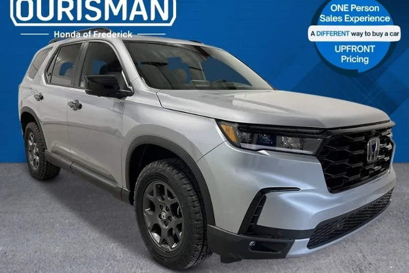 2025 Honda Pilot TrailSport photo 1