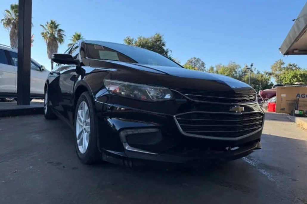 2016 Chevrolet Malibu 1LT photo 1