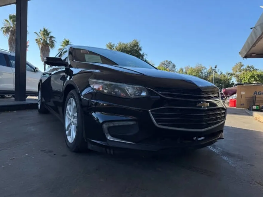 2016 Chevrolet Malibu 1LT photo 1