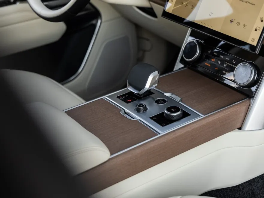 2023 Land Rover Range Rover SE photo 26