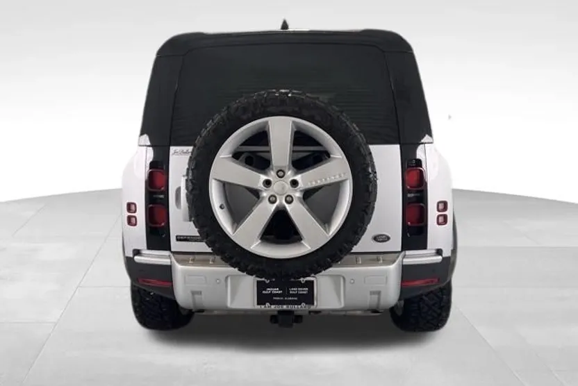 2020 Land Rover Defender 110 photo 1