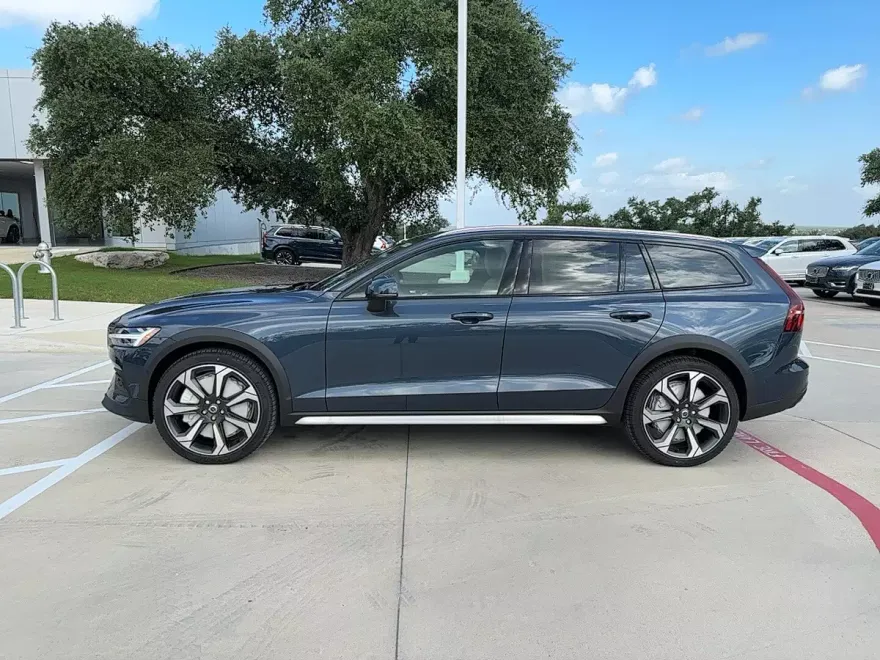 2026 Volvo V60 Cross Country B5 photo 1