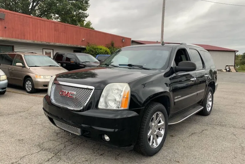 2011 Gmc Yukon Denali photo 1