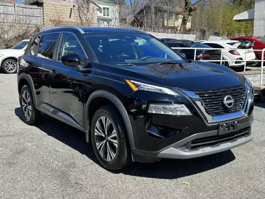 2022 Nissan Rogue SV photo 1