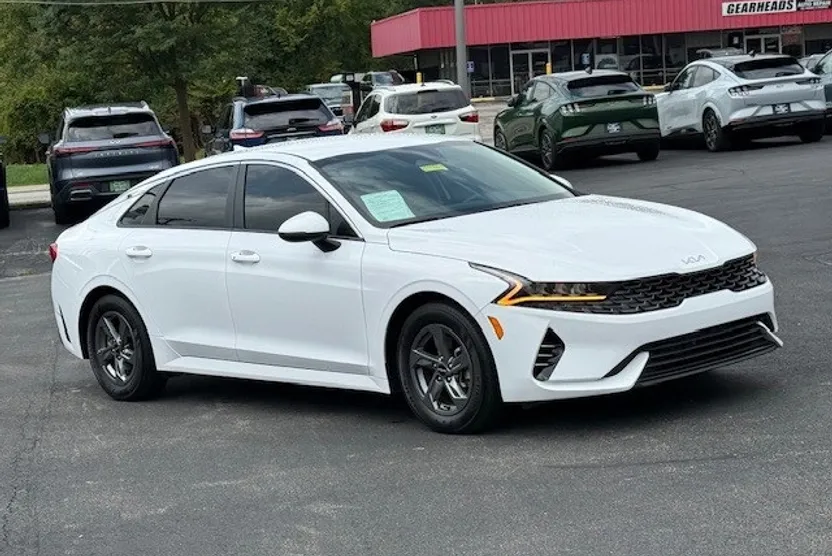 2023 Kia K5 LXS photo 1