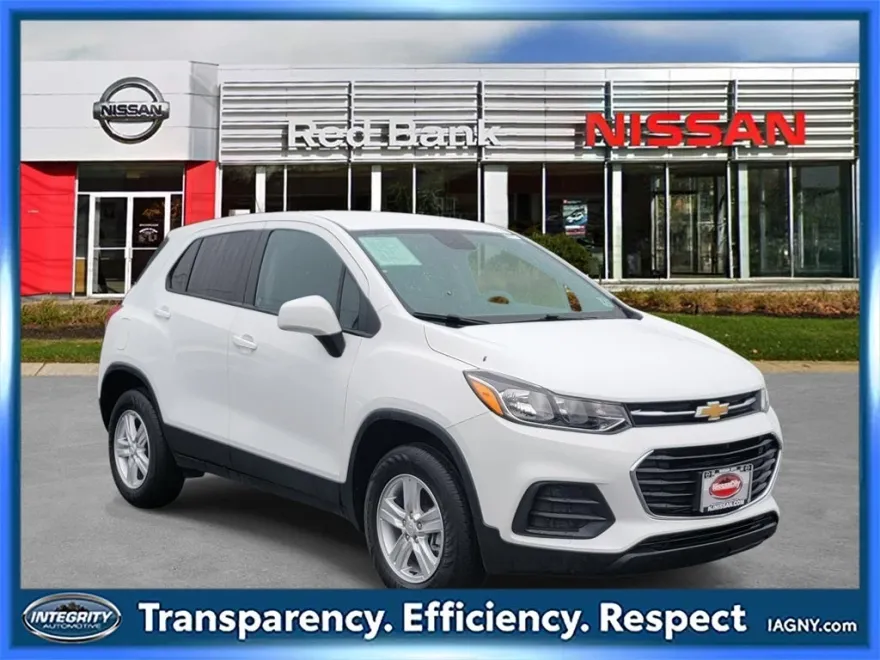 2022 Chevrolet Trax LS photo 1