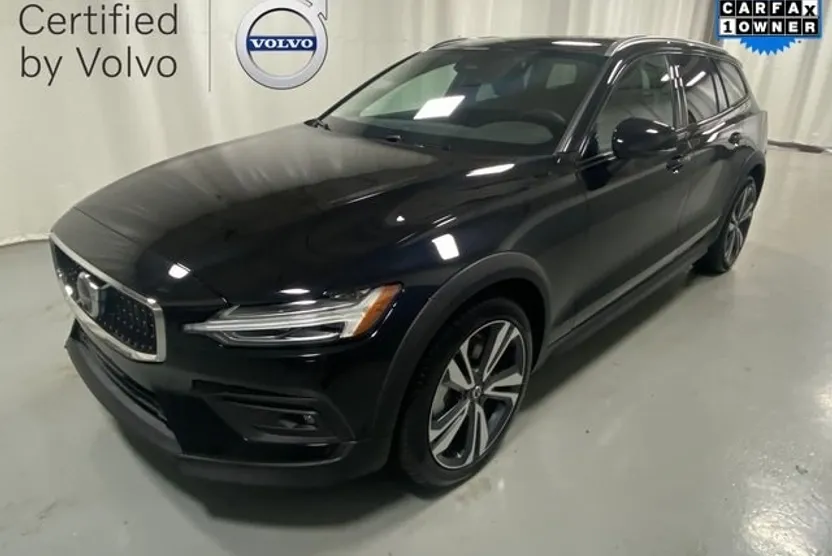 2025 Volvo V60 Cross Country B5 Plus photo 1