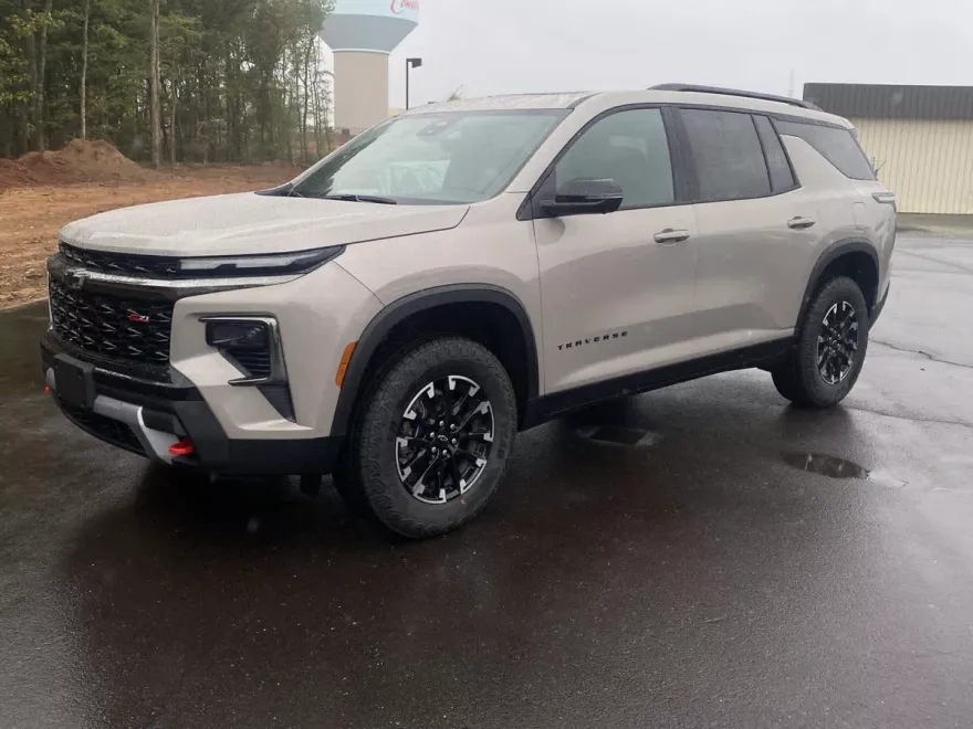 2026 Chevrolet Traverse Z71 photo 1