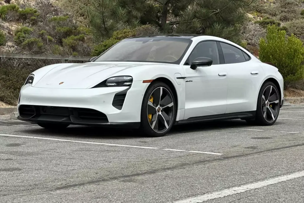 2020 Porsche Taycan Turbo photo 1