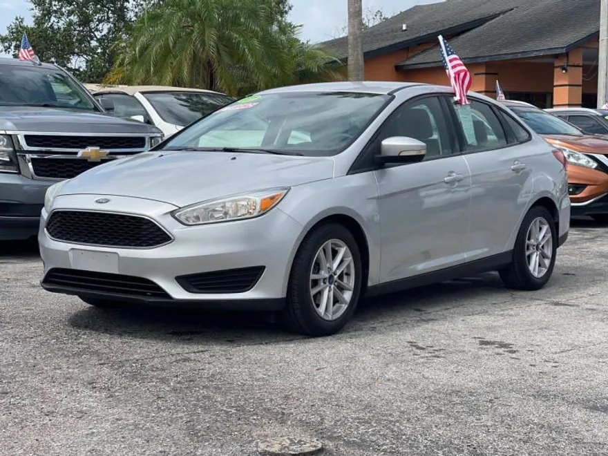 2017 Ford Focus SE photo 1