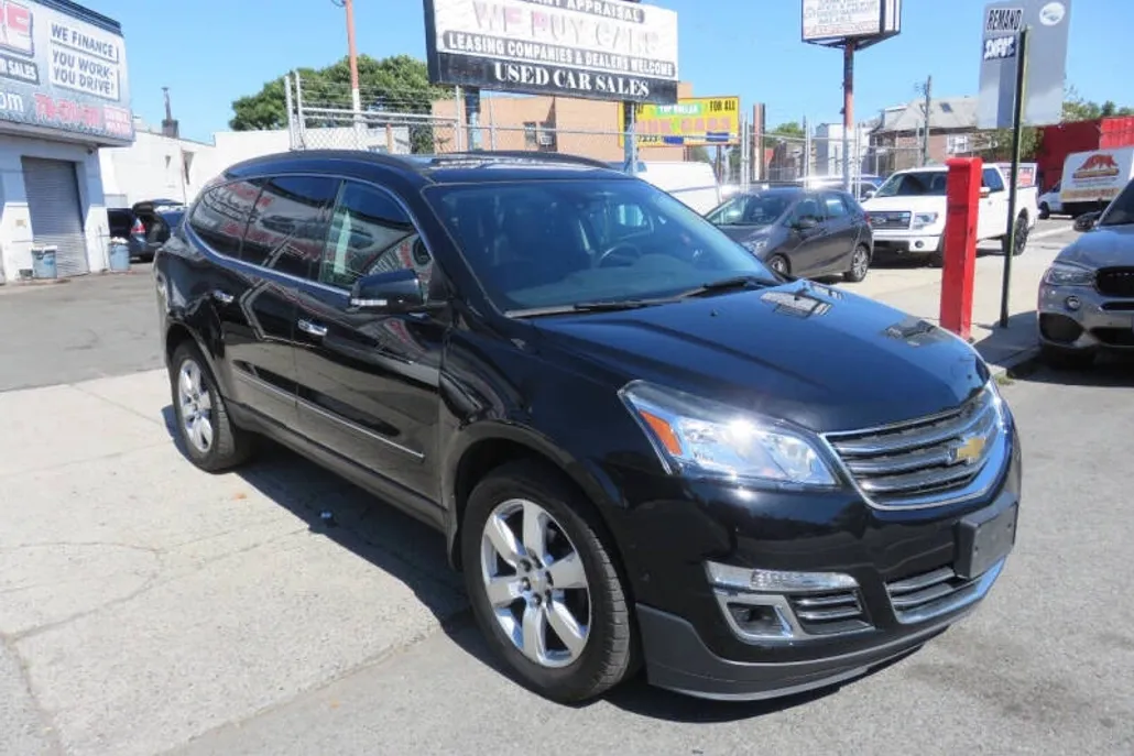 2017 Chevrolet Traverse Premier photo 1