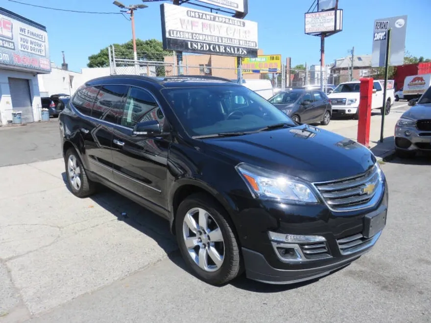 2017 Chevrolet Traverse Premier photo 1