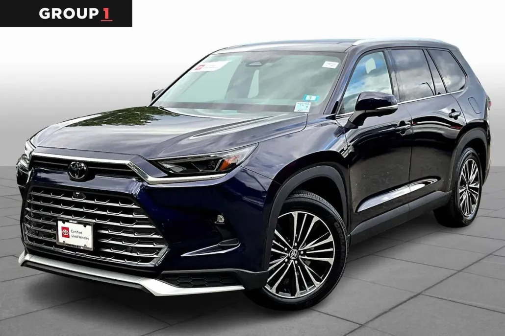 2024 Toyota Highlander Hybrid Platinum photo 1