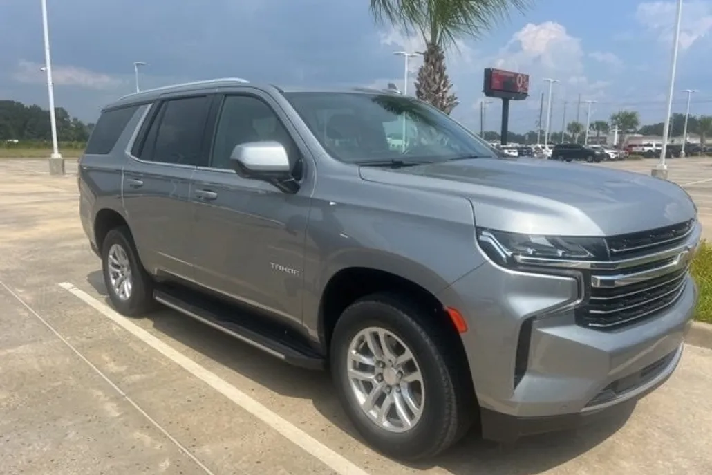 2023 Chevrolet Tahoe LT photo 1