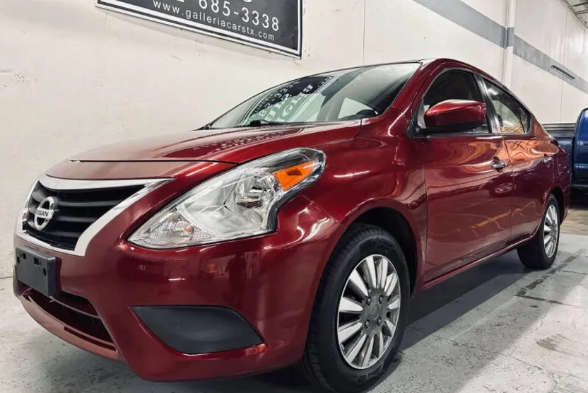 2019 Nissan Versa SV photo 1