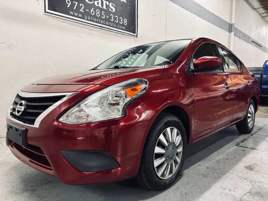 2019 Nissan Versa SV photo 1