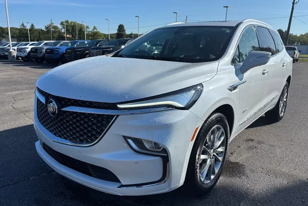 2023 Buick Enclave Avenir photo 1