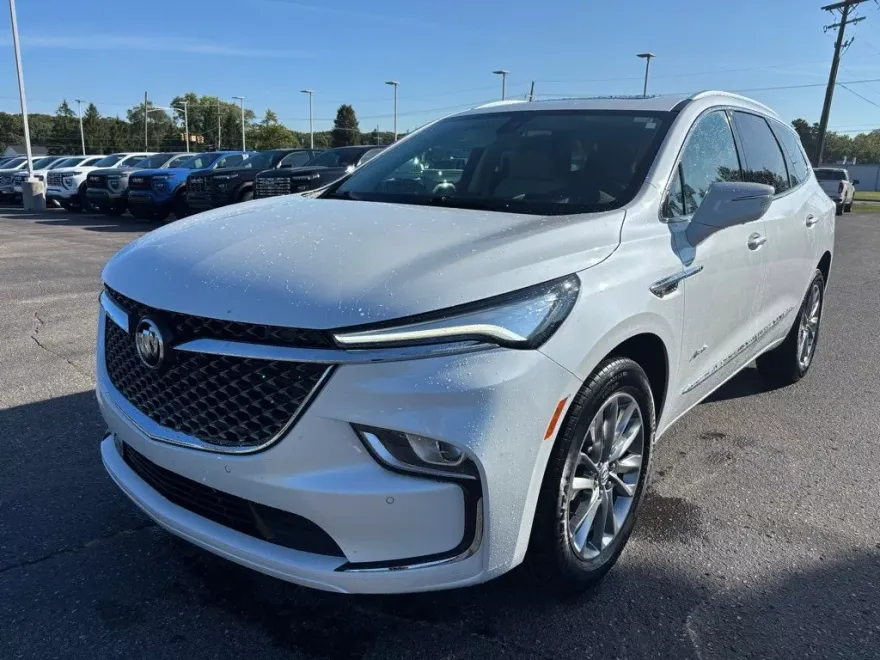 2023 Buick Enclave Avenir photo 1