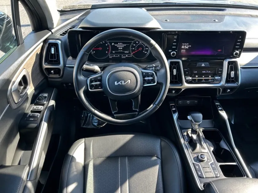 2022 Kia Sorento S photo 1
