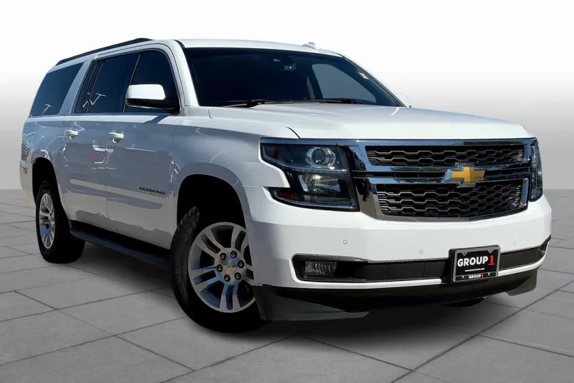 2016 Chevrolet Suburban LT photo 1