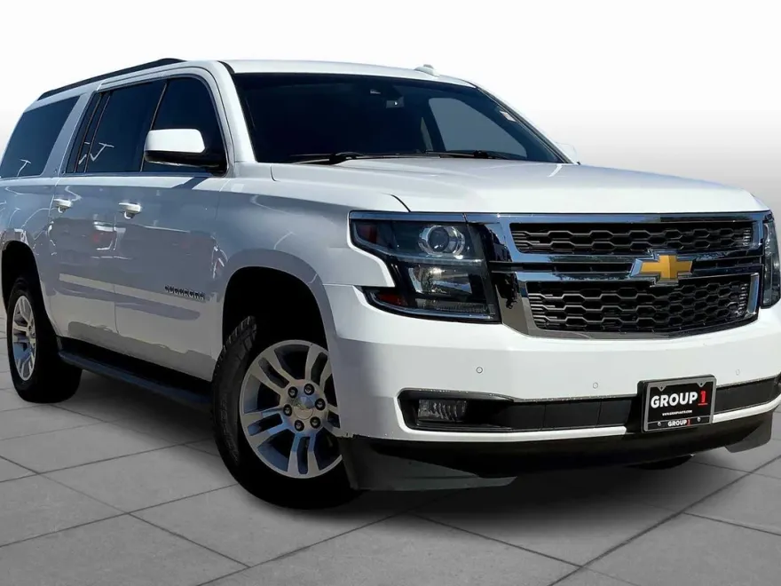 2016 Chevrolet Suburban LT photo 1