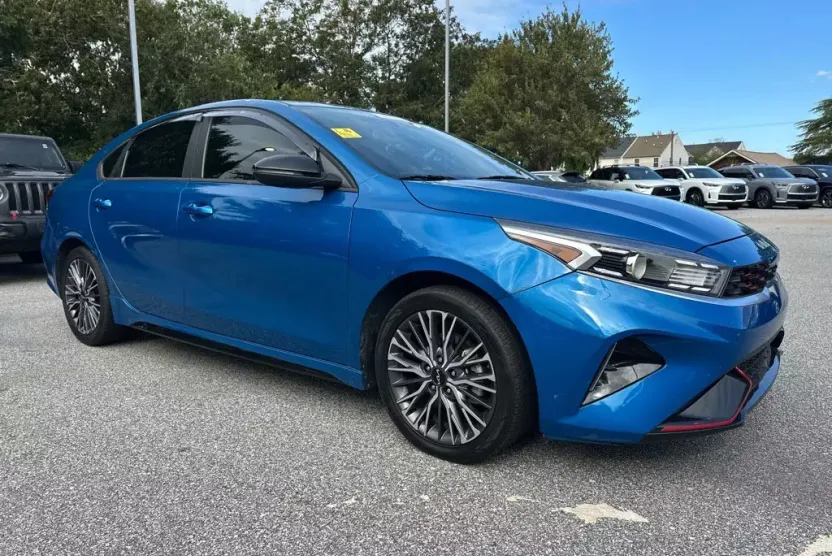 2023 Kia Forte GT-Line photo 1