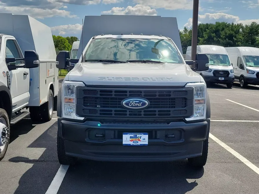 2024 Ford F-550 photo 1