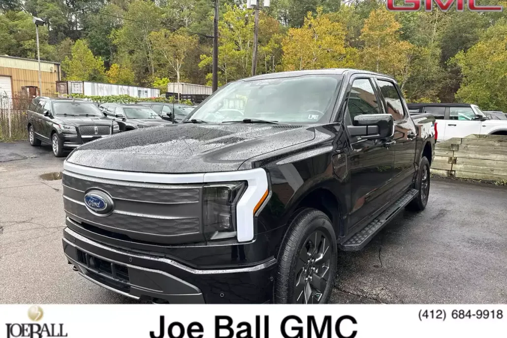2022 Ford F-150 Lightning Lariat photo 1