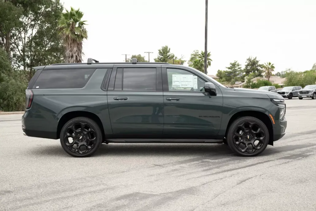 2025 Chevrolet Suburban RST photo 1
