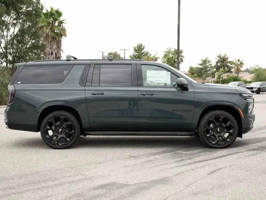 2025 Chevrolet Suburban RST photo 1