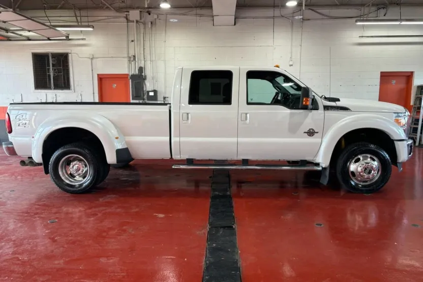 2016 Ford F-350 Lariat photo 1