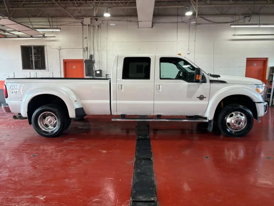 2016 Ford F-350 Lariat photo 1