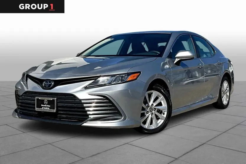 2023 Toyota Camry LE photo 1