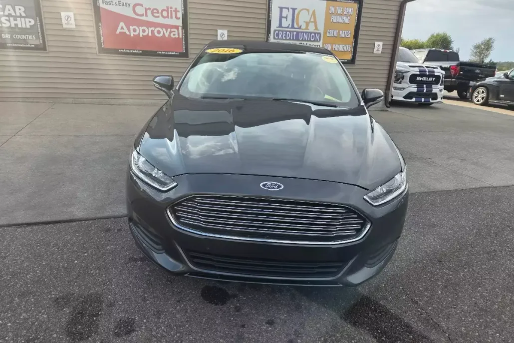 2016 Ford Fusion SE photo 1