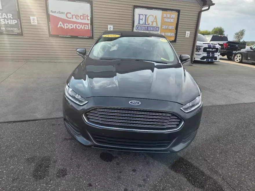 2016 Ford Fusion SE photo 1