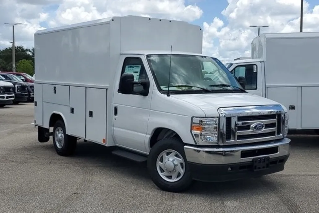 2025 Ford E-350 photo 1