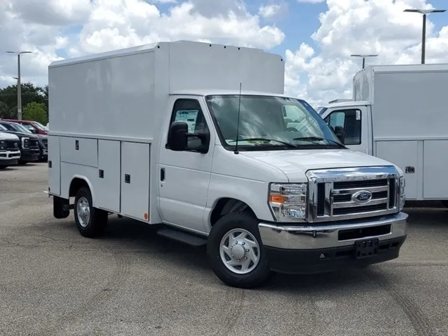 2025 Ford E-350 photo 1