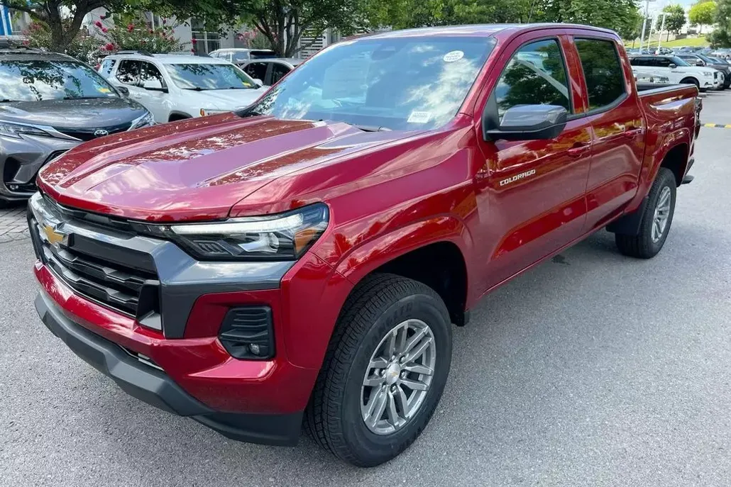 2026 Chevrolet Colorado LT photo 1