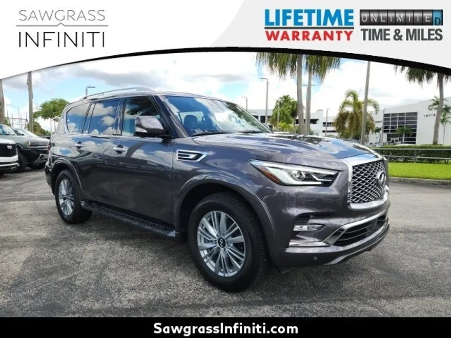 2022 Infiniti QX80 Luxe photo 1