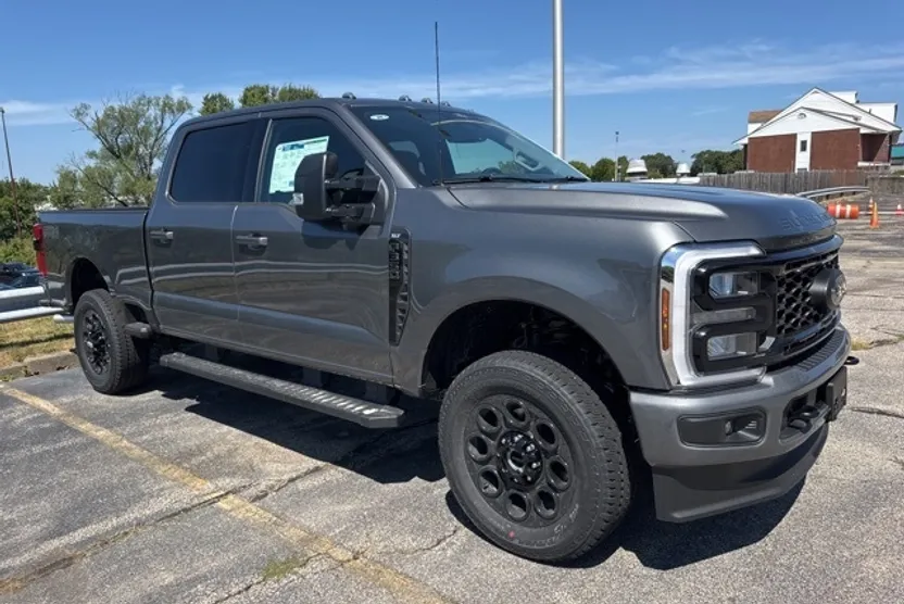 2025 Ford F-350 XLT photo 1