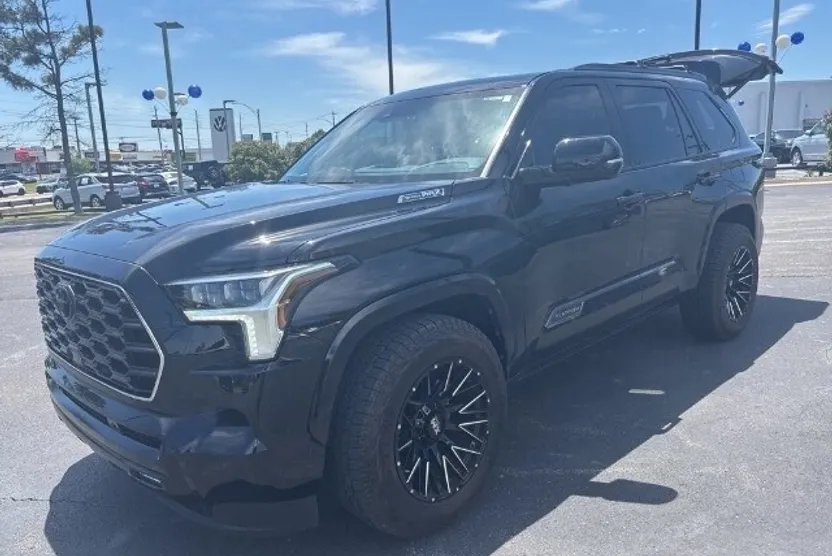 2025 Toyota Sequoia Platinum photo 1