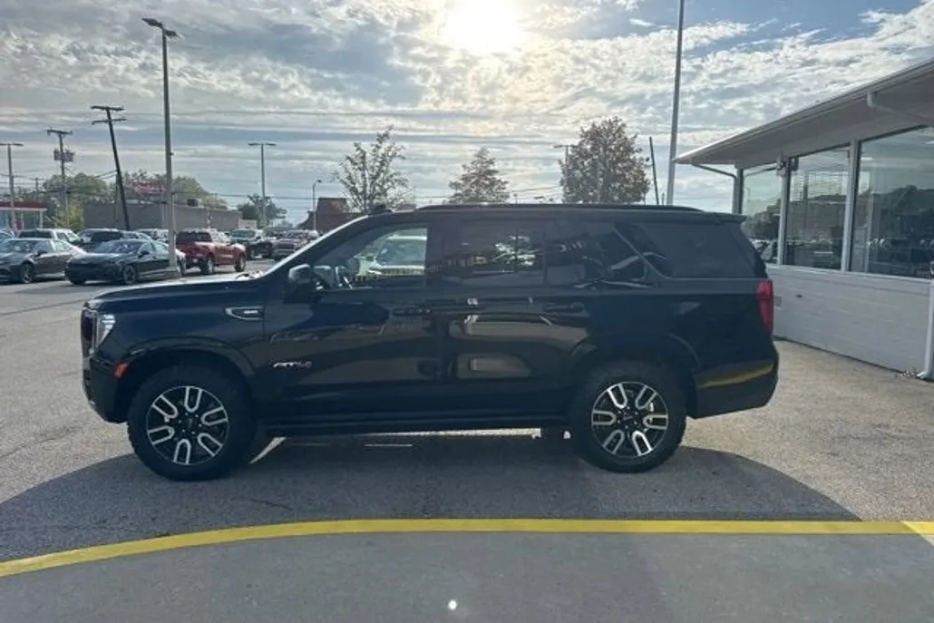 2023 Gmc Yukon AT4 photo 1