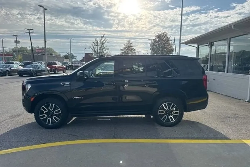2023 Gmc Yukon AT4 photo 1