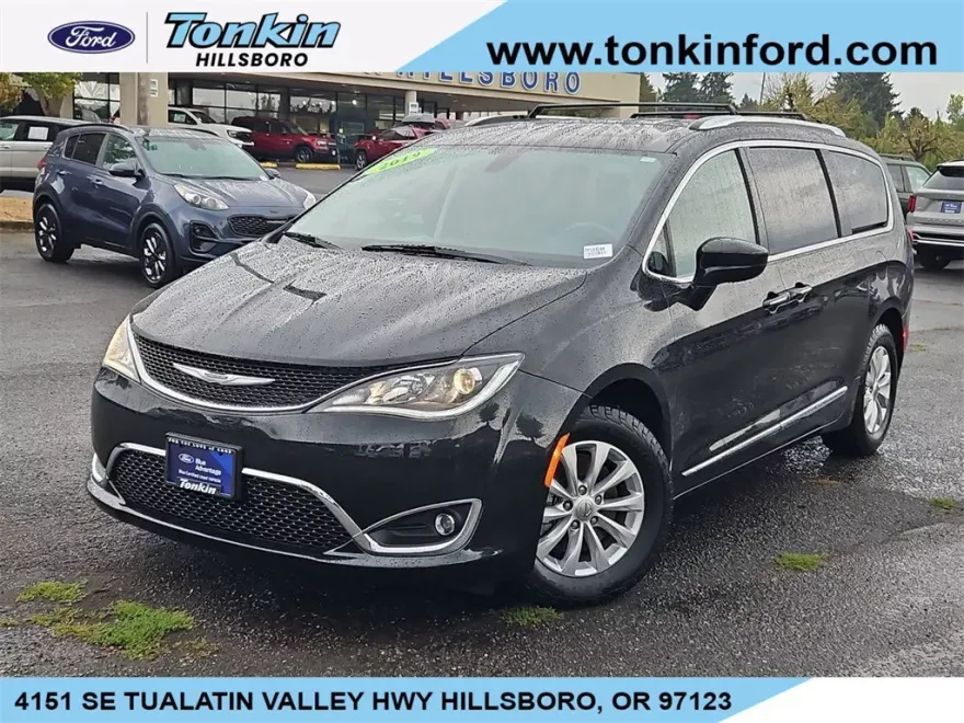 2019 Chrysler Pacifica Touring L photo 1
