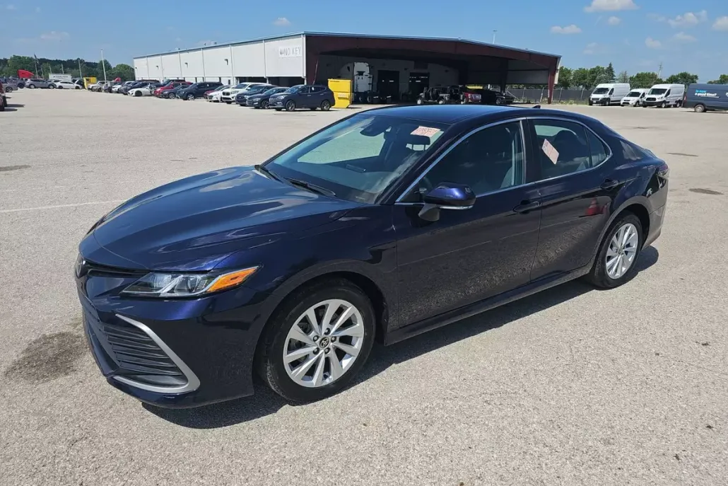 2022 Toyota Camry LE photo 1