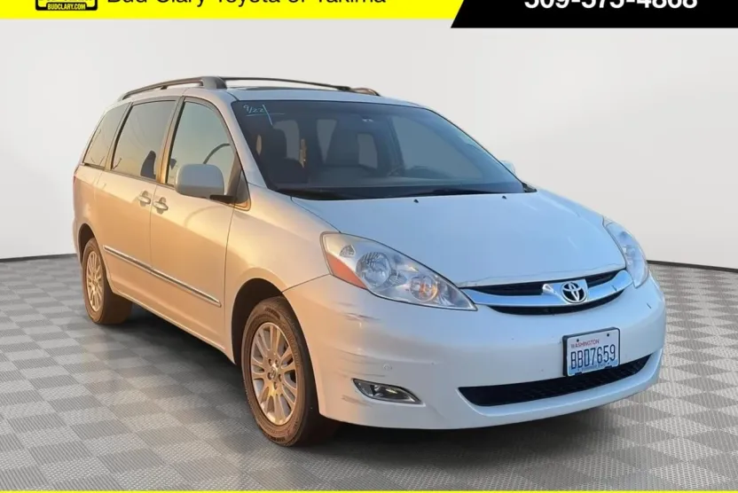 2010 Toyota Sienna XLE photo 1