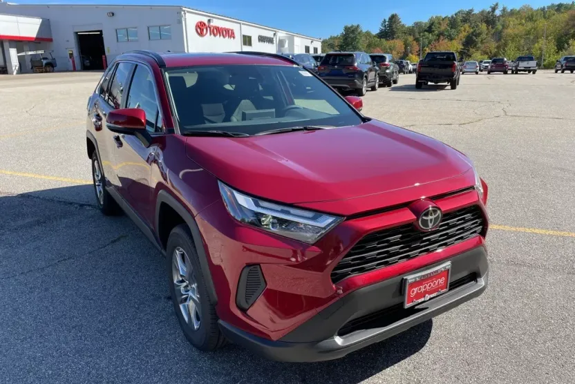 2025 Toyota RAV4 Hybrid XLE photo 1