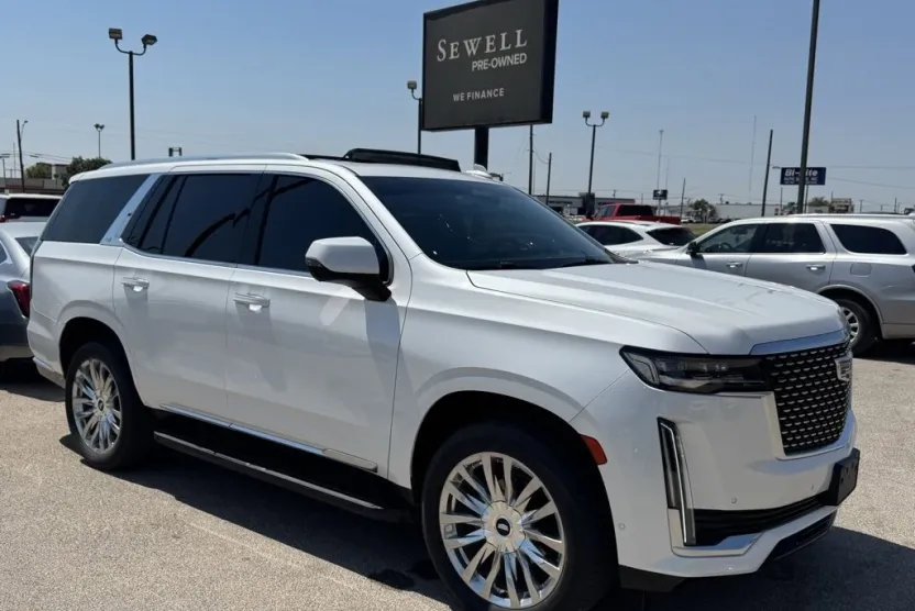 2022 Cadillac Escalade Premium Luxury photo 1